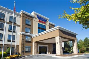 eine Darstellung der Vorderseite eines Hotels in der Unterkunft Fairfield Inn & Suites by Marriott Atlanta Buford/Mall of Georgia in Buford