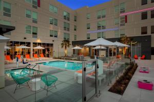 a swimming pool with chairs and a hotel at Aloft Dublin-Pleasanton in Dublin