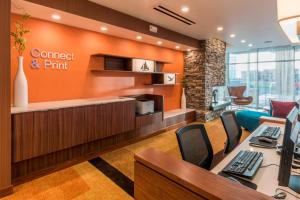 En TV eller et underholdningssystem på Fairfield Inn & Suites by Marriott Moses Lake