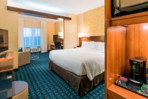 En TV eller et underholdningssystem på Fairfield Inn & Suites by Marriott Moses Lake
