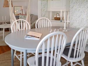 Posezení v ubytování 4 person holiday home in VARBERG-By Traum