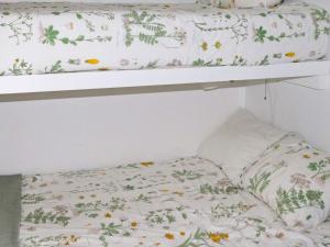 Postel nebo postele na pokoji v ubytování 4 person holiday home in VARBERG-By Traum