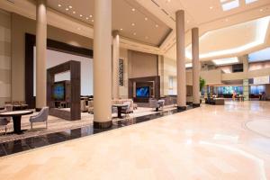 The lobby or reception area at Little Rock Marriott