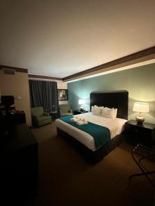 a hotel room with a bed and a chair at Charming suite in a condotel close to Disney in Orlando