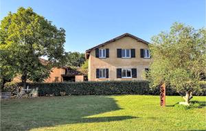 a large house in a yard with a tree at 3 Bedroom Lovely Apartment In Maulon Darmagnac in Mauléon-dʼArmagnac