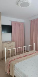 Imagen de la galería de Emmanuela House with garden & sea view - Triopetra, en Triopetra
