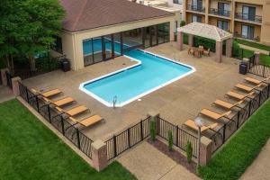 an overhead view of a swimming pool in a house at Courtyard Williamsburg - Busch Gardens in Williamsburg