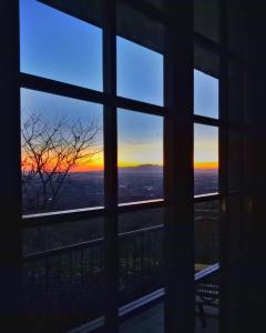 Východ nebo západ slunce při pohledu z apartmánu nebo okolí