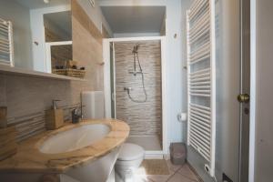 Koupelna v ubytování B&B LA MIMOSA E IL GELSOMINO