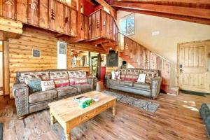 a living room with two couches and a coffee table at Cozy Moon Cabin in Big Bear Lake