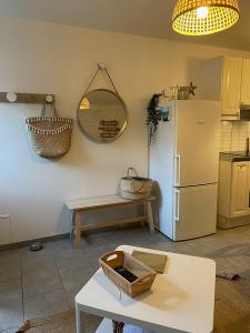 Kuchnia lub aneks kuchenny w obiekcie Les Galets, maison avec terrasse