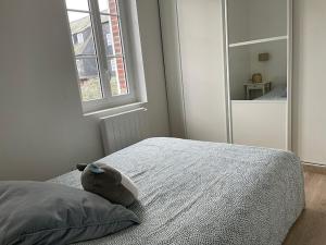 Łóżko lub łóżka w pokoju w obiekcie Les Galets, maison avec terrasse