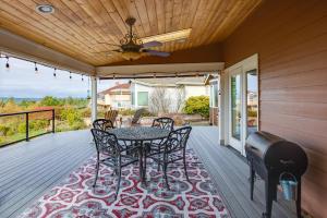 Μπαλκόνι ή βεράντα στο Washington Vacation Rental with Hot Tub Near Tacoma