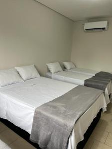 En eller flere senge i et værelse på Hotel San Lucas