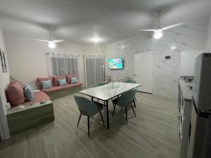 a kitchen and living room with a table and chairs at Apartamentos La Torre in Río San Juan
