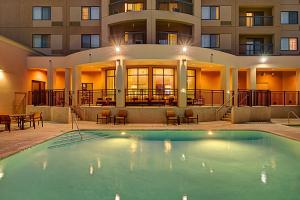 a large swimming pool in front of a building at Courtyard by Marriott Houston Medical Center/NRG Park in Houston