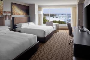 Katil atau katil-katil dalam bilik di Niagara Falls Marriott Fallsview Hotel & Spa