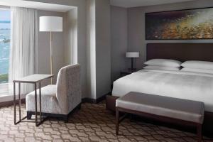 Katil atau katil-katil dalam bilik di Niagara Falls Marriott Fallsview Hotel & Spa