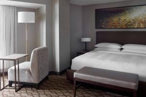 Katil atau katil-katil dalam bilik di Niagara Falls Marriott Fallsview Hotel & Spa