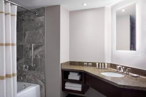 Bilik mandi di Niagara Falls Marriott Fallsview Hotel & Spa