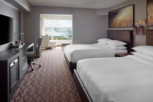 Katil atau katil-katil dalam bilik di Niagara Falls Marriott Fallsview Hotel & Spa