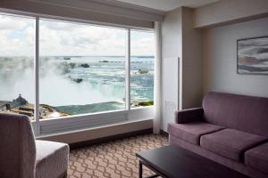 Ruang duduk di Niagara Falls Marriott Fallsview Hotel & Spa