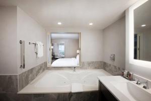 Bilik mandi di Niagara Falls Marriott Fallsview Hotel & Spa