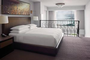 Katil atau katil-katil dalam bilik di Niagara Falls Marriott Fallsview Hotel & Spa
