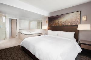 Katil atau katil-katil dalam bilik di Niagara Falls Marriott Fallsview Hotel & Spa