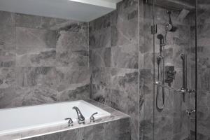 Bilik mandi di Niagara Falls Marriott Fallsview Hotel & Spa