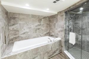 Bilik mandi di Niagara Falls Marriott Fallsview Hotel & Spa