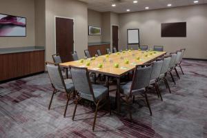 a large conference room with a long table and chairs at Courtyard by Marriott New Orleans Downtown Near the French Quarter in New Orleans