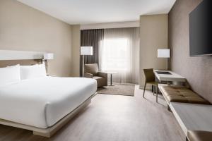 Postel nebo postele na pokoji v ubytování AC Hotel By Marriott Portland Beaverton