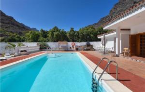 een zwembad voor een huis bij Lovely Home In Cercado De Espino With Swimming Pool in Los Palmitos