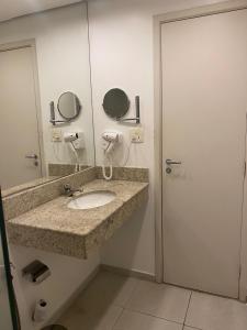 Kamar mandi di Millenium Hotel Flat