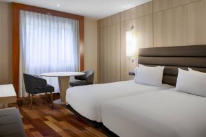 Postel nebo postele na pokoji v ubytování AC Hotel Tarragona by Marriott