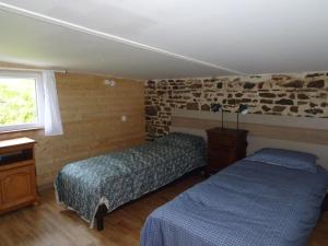 Postel nebo postele na pokoji v ubytování Charming cottage on idyllic property, near the beach, Denneville