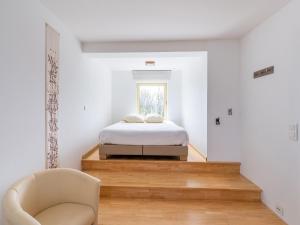 Ένα ή περισσότερα κρεβάτια σε δωμάτιο στο Welcoming Holiday Home in Ploegsteert with Sauna and Hot Tub