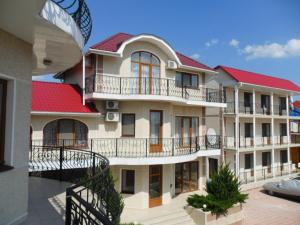 a large apartment building with a red roof at Otel delfin in Karolino-Buhaz