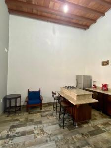 a kitchen with a table and chairs in a room at Departamento Frente a la Plaza Principal Jala in Jala