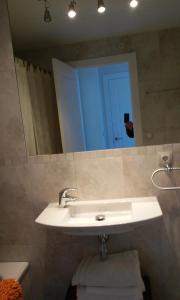 Łazienka w obiekcie Apartment Carmentxu Gemelos 26