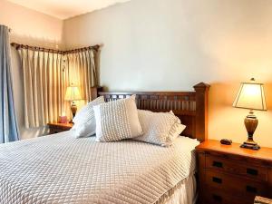 a bedroom with a bed with two lamps and a window at Sandy Beach Costa Diamante House E10 Dog Friendly in Puerto Peñasco +40 photos