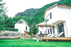 Γενική θέα στο βουνό ή θέα στο βουνό από  αυτό το δωμάτιο σε οικογενειακή κατοικία