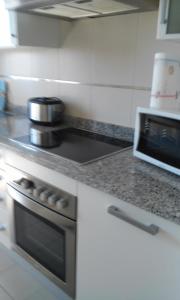 Kuchnia lub aneks kuchenny w obiekcie Apartment Carmentxu Gemelos 26