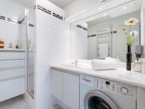 Kúpeľňa v ubytovaní Carnac - Appartement 4 pièces - 85m² - Face mer - WIFI - Garage - FR-1-477-226 + 6 fotografií