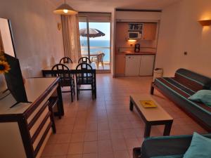 Kuchyňa alebo kuchynka v ubytovaní Studio cabine avec terrasse et vue mer à Sète, parking privé - FR-1-472A-275