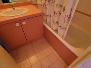 Kúpeľňa v ubytovaní Studio cabine avec terrasse et vue mer à Sète, parking privé - FR-1-472A-275
