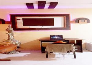 a room with a desk and a laptop on a wall at Welcome in Appartement marocain proche de la mer à Sidi Bouzid in Safi