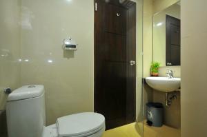 Koupelna v ubytování Pratama Hotel & Convention Mataram