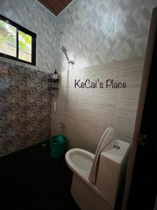Ένα μπάνιο στο KeCai’s Place